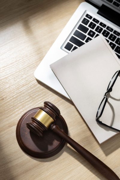 vista-superior-elementos-orientacion-profesional-jueces